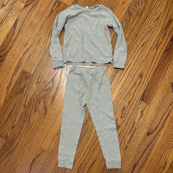 Unisex Rylee + Cru long sleeve pajamas, stars, gray and white. Size: 4-5T - Picture 1 of 5